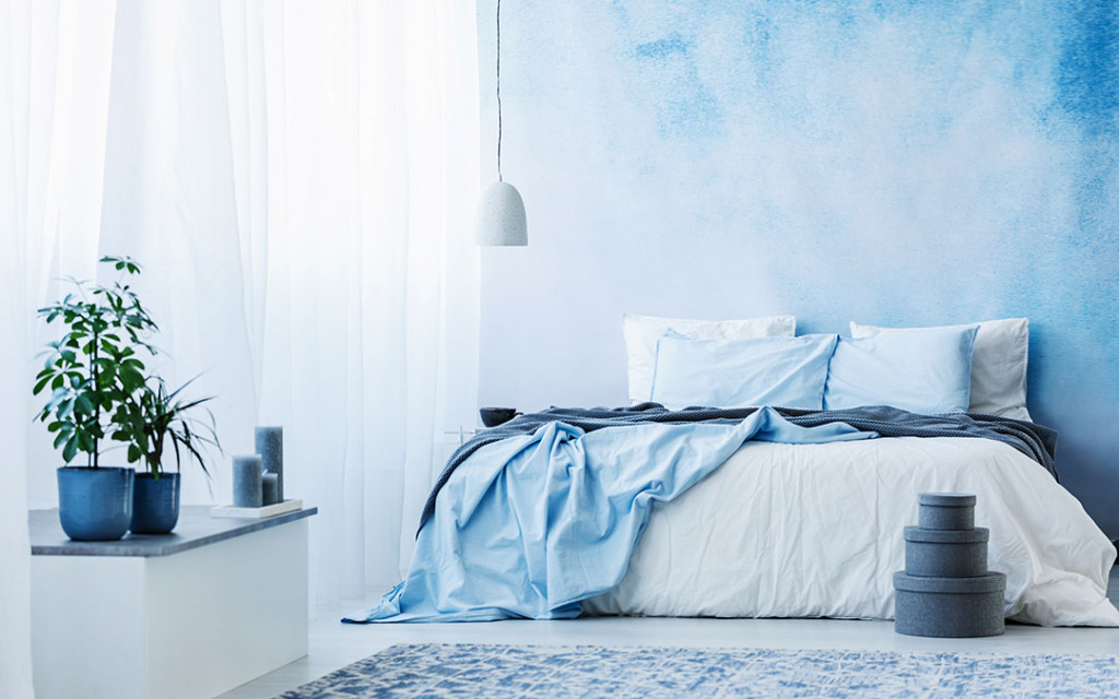 A-bedroom-coloured-with-monochromatic-Blue